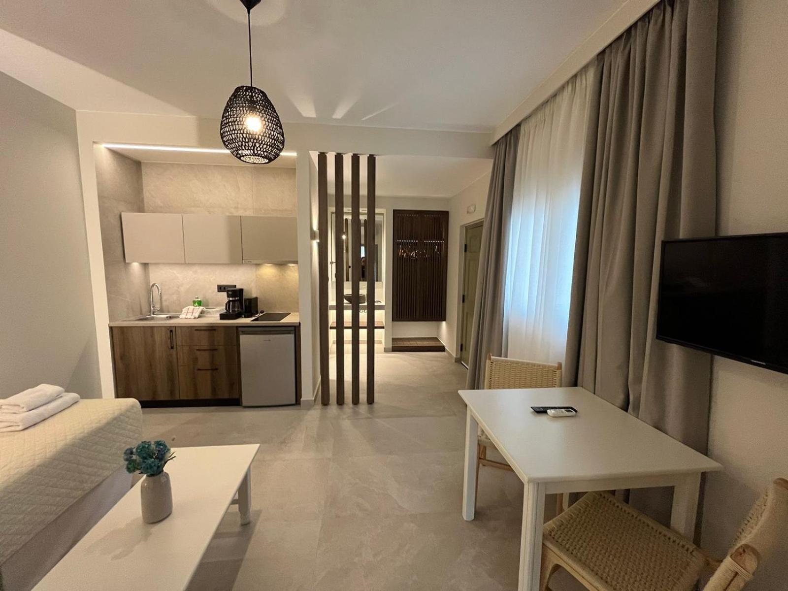 Mediterranean Sea Top Floor 팔라이오코라 외부 사진