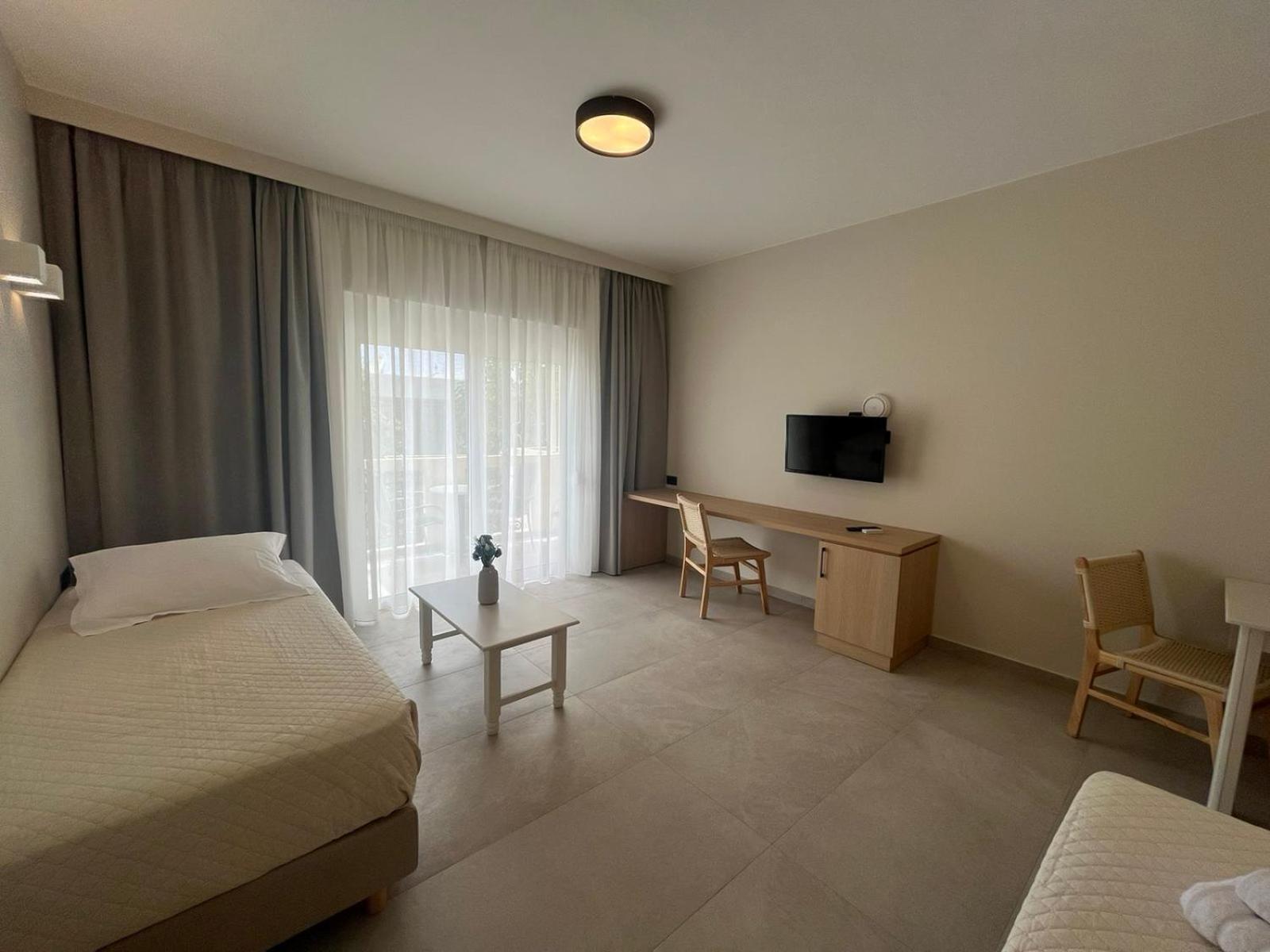 Mediterranean Sea Top Floor 팔라이오코라 외부 사진