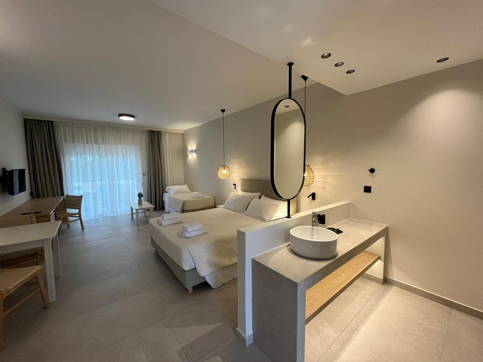 Mediterranean Sea Top Floor 팔라이오코라 외부 사진