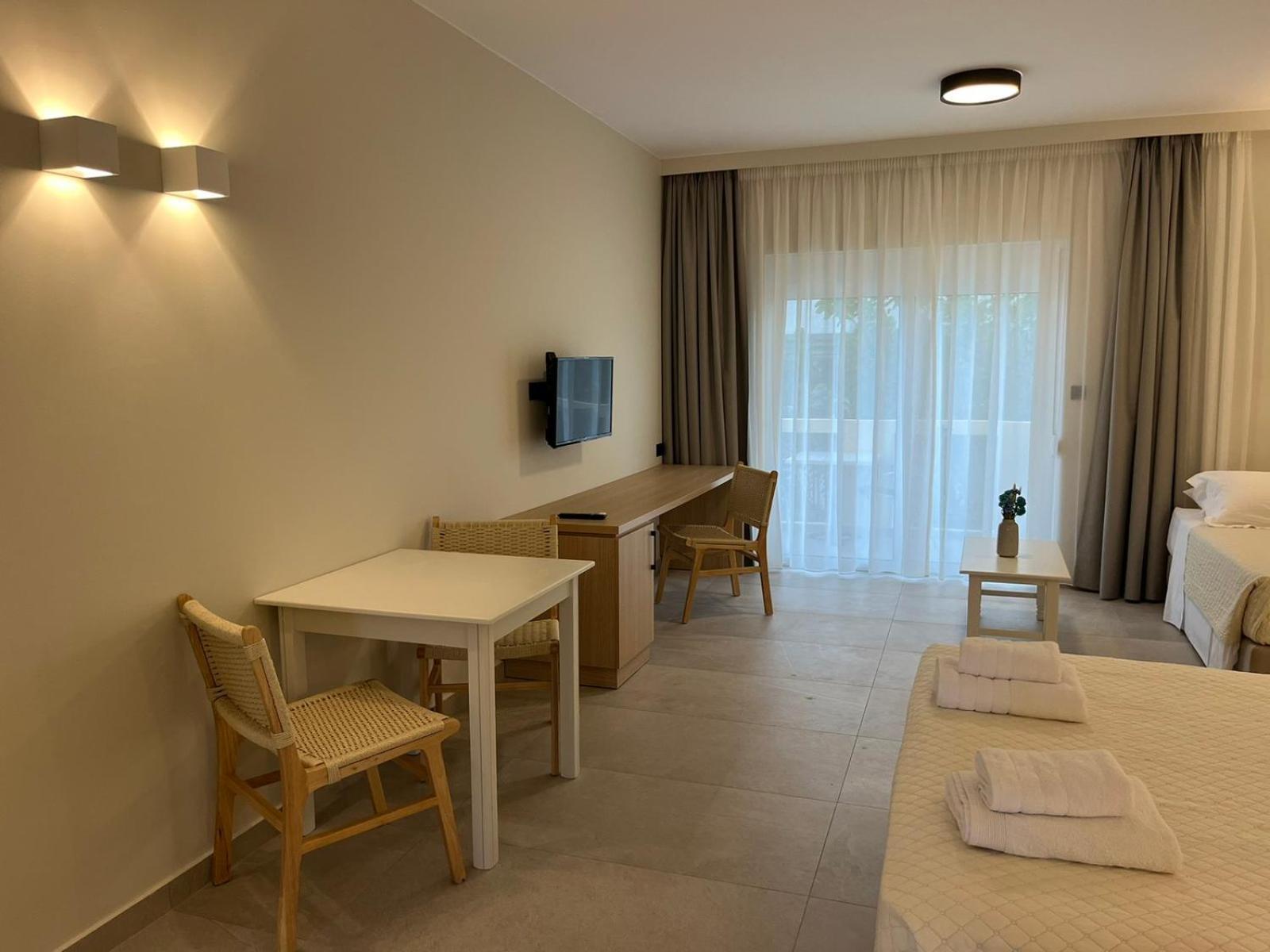 Mediterranean Sea Top Floor 팔라이오코라 외부 사진